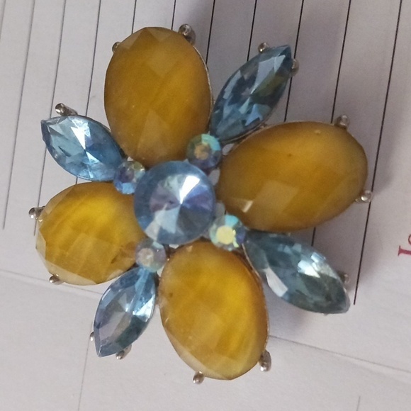 Honey Gold and Light Blue Flower Brooch - Picture 1 of 4
